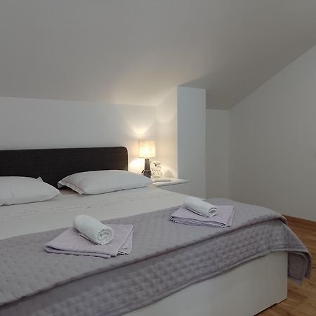 Apartments Mirna Korcula Town Bagian luar foto