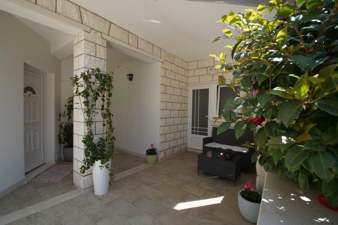 Apartments Mirna Korcula Town Bagian luar foto