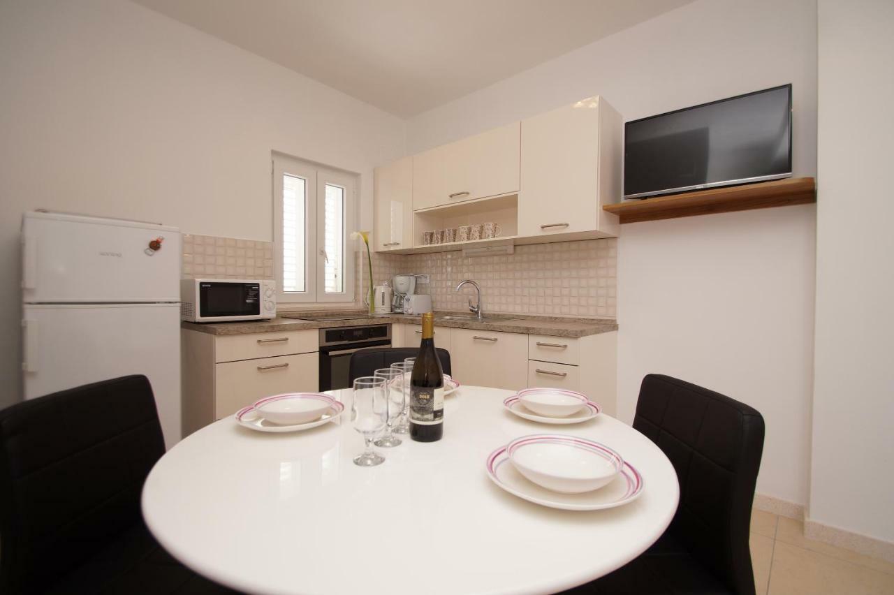Apartments Mirna Korcula Town Bagian luar foto