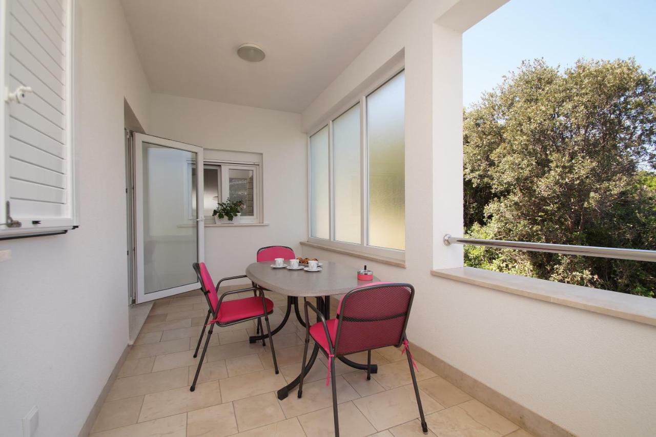 Apartments Mirna Korcula Town Bagian luar foto