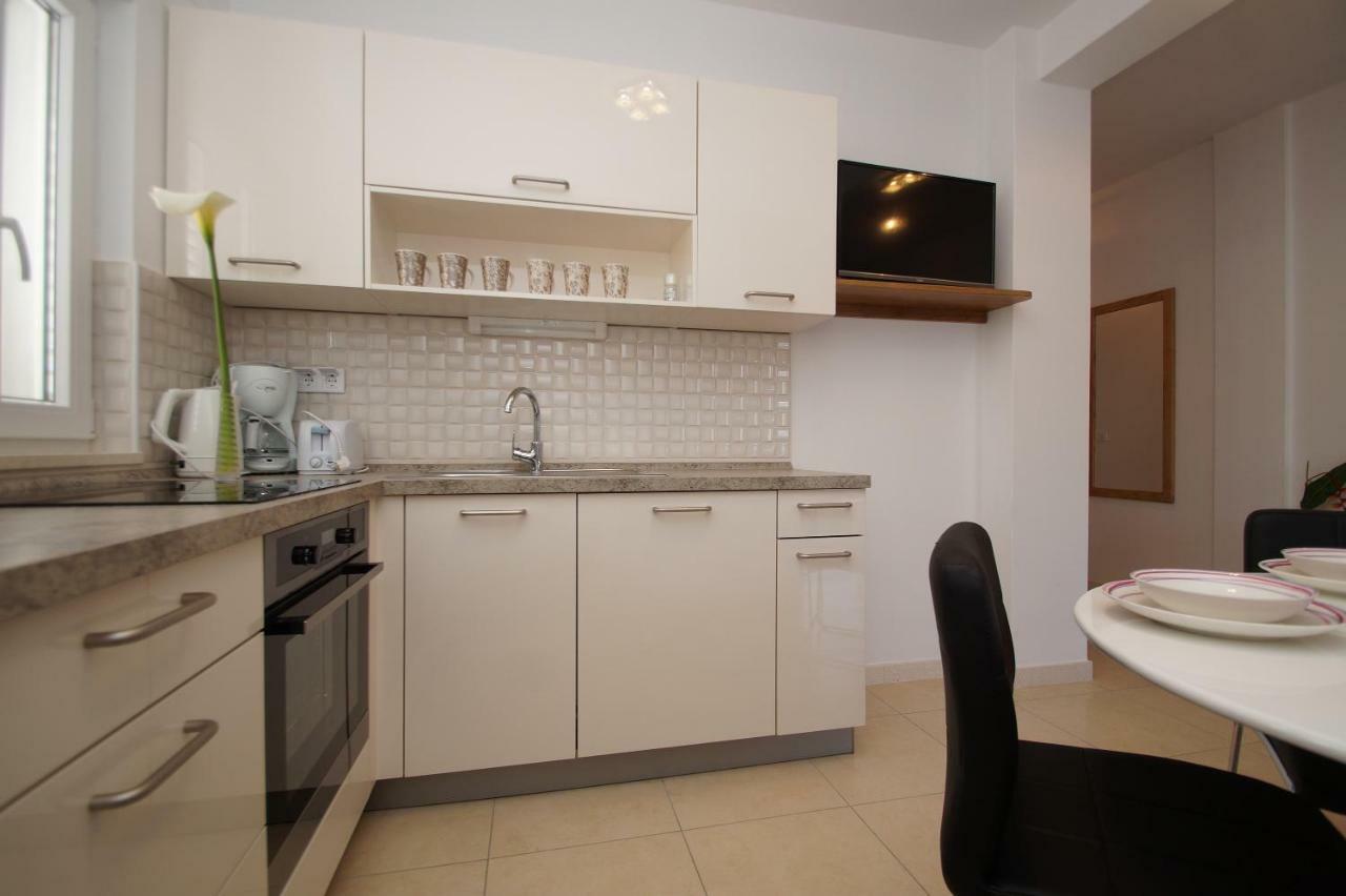 Apartments Mirna Korcula Town Bagian luar foto