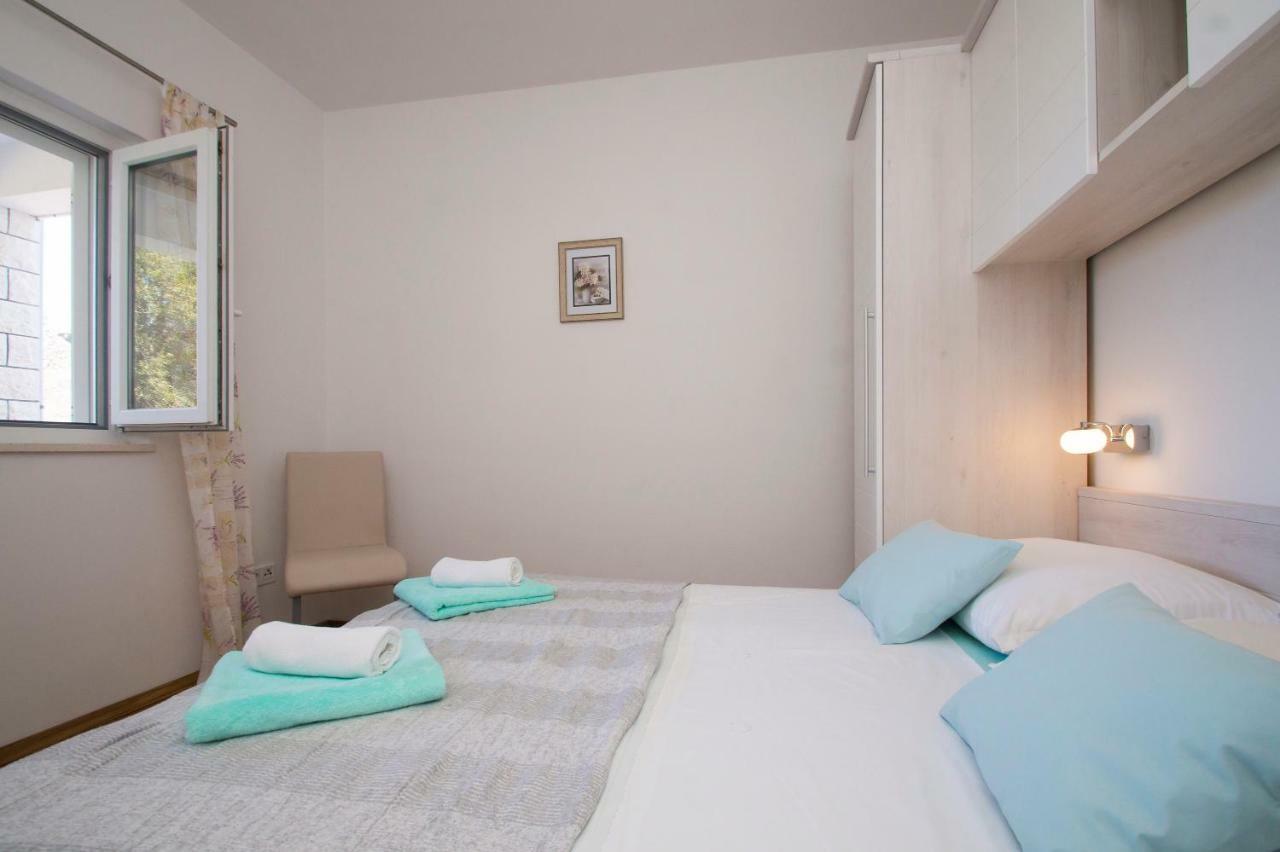 Apartments Mirna Korcula Town Bagian luar foto